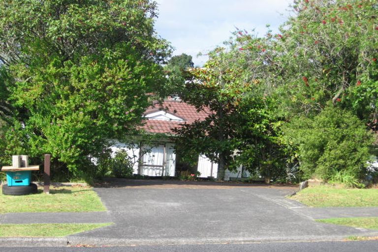 Photo of property in 93 Stapleford Crescent, Browns Bay, Auckland, 0630