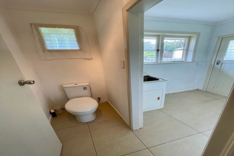 Photo of property in 38 Millbrook Road, Henderson, Auckland, 0612