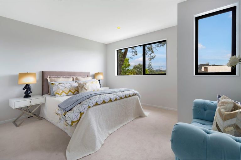 Photo of property in 4035f Great North Road, Glen Eden, Auckland, 0602