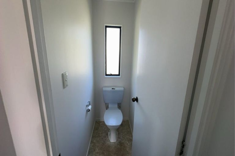 Photo of property in 1/107 Santiago Crescent, Unsworth Heights, Auckland, 0632