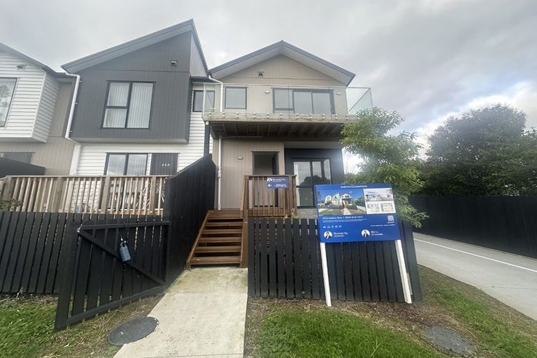 Photo of property in 35 Cedar Heights Avenue, Massey, Auckland, 0614