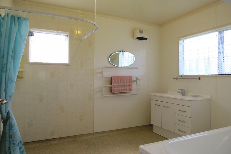 Photo of property in 5 Allman Drive, Coromandel, 3506