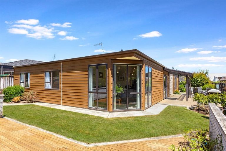 Photo of property in 49 James Cook Drive, Whitby, Porirua, 5024