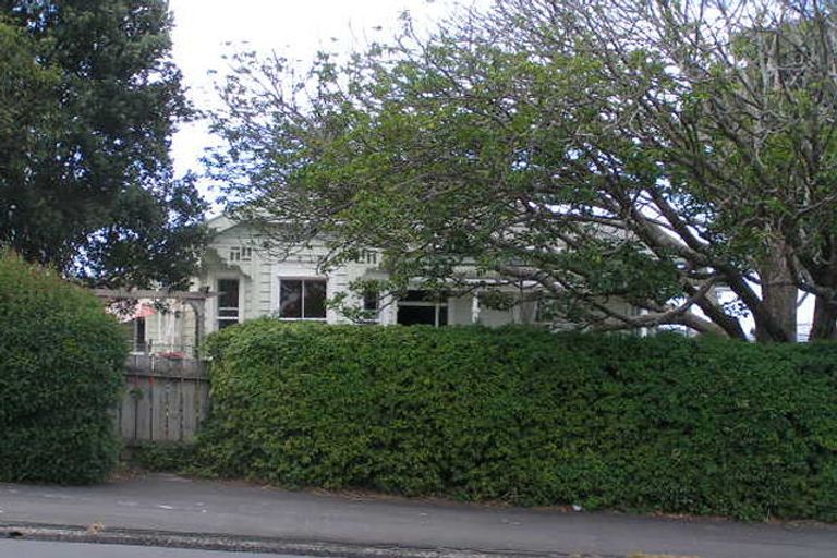 Photo of property in 95 Onewa Road, Northcote, Auckland, 0627