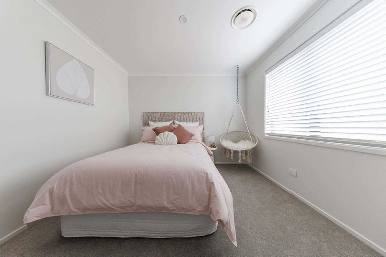 Photo of property in 32 Te Piriti Road, One Tree Point, 0118