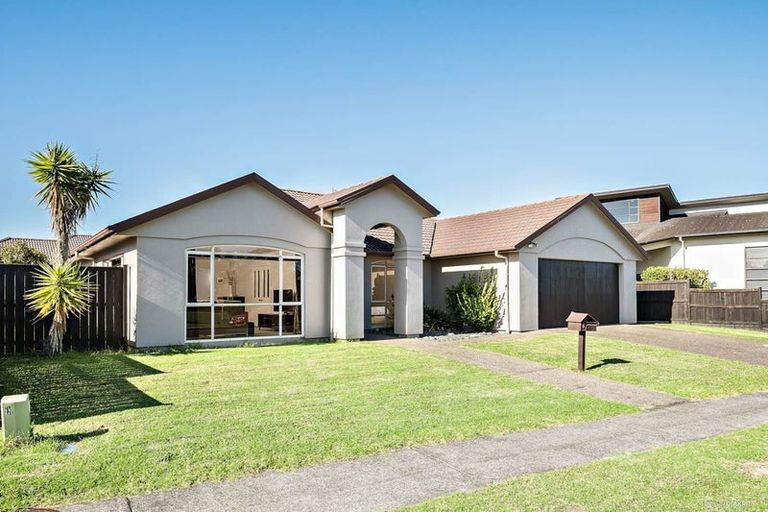 Photo of property in 9 Bronwylian Drive, Flat Bush, Auckland, 2016