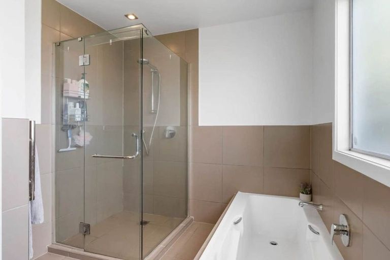 Photo of property in 152 Everglade Drive, Totara Heights, Auckland, 2105