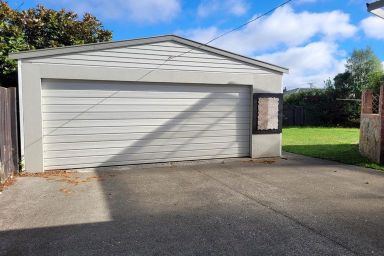 Photo of property in 12 Garrison Street, Carterton, 5713
