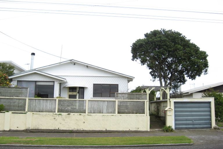 Photo of property in 14 Record Street, Fitzroy, New Plymouth, 4312