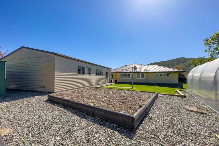 Photo of property in 254c Waikawa Road, Waikawa, Picton, 7220