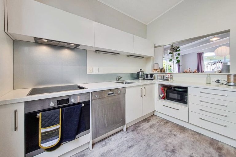 Photo of property in 16 Lawrence Street, Newtown, Wellington, 6021