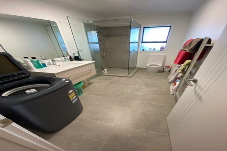 Photo of property in 927 East Coast Road, Northcross, Auckland, 0632