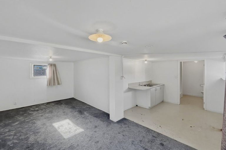 Photo of property in 21 Edgeware Road, Palmerston North, 4410