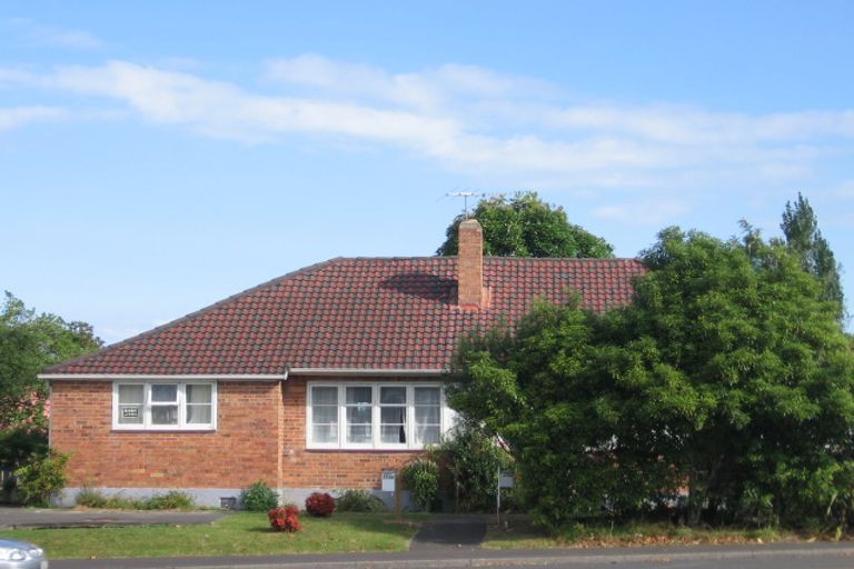 Photo of property in 3150 Great North Road, New Lynn, Auckland, 0600