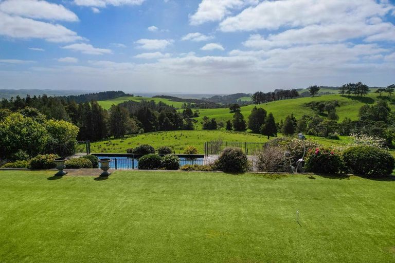 Photo of property in 38 Kaipara View Road, Helensville, 0875