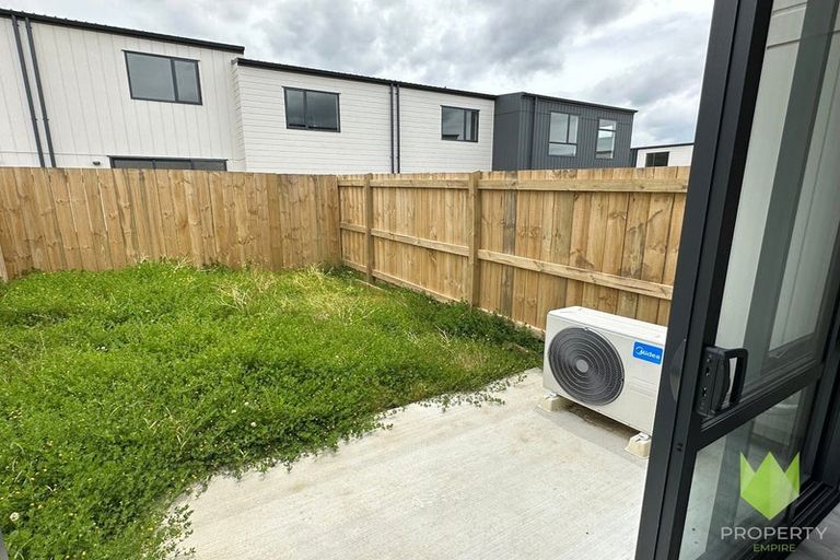 Photo of property in 9 Clay Works Lane, New Lynn, 0600