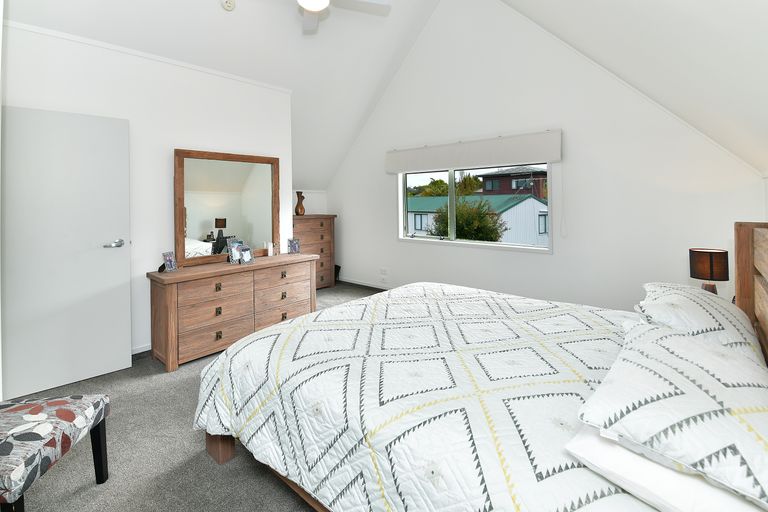 Photo of property in 1/126 Brian Crescent, Stanmore Bay, Whangaparaoa, 0932
