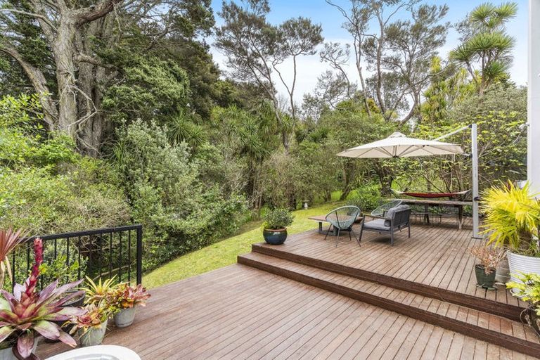 Photo of property in 11a Wernham Place, Northcote, Auckland, 0626