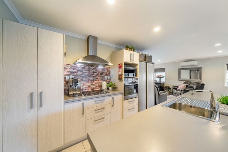 Photo of property in 3 Quartz Place, Brown Owl, Upper Hutt, 5018