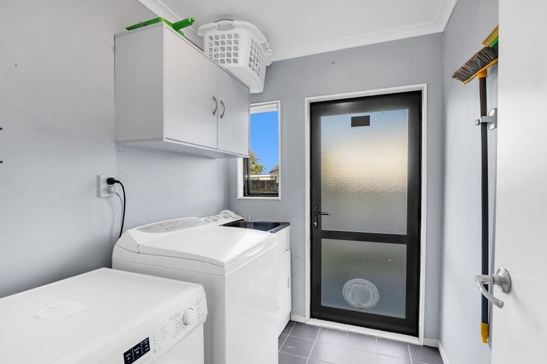 Photo of property in 32 Dahlstrom Grove, Kelvin Grove, Palmerston North, 4414