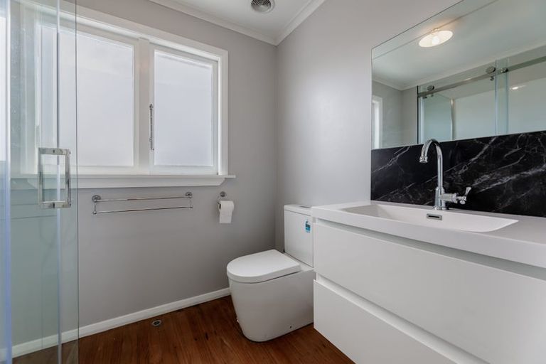 Photo of property in 1/74 Forest Hill Road, Henderson, Auckland, 0612