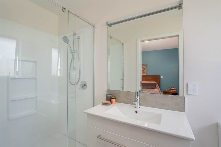 Photo of property in 9 Poroporo Way, Wharewaka, Taupo, 3330