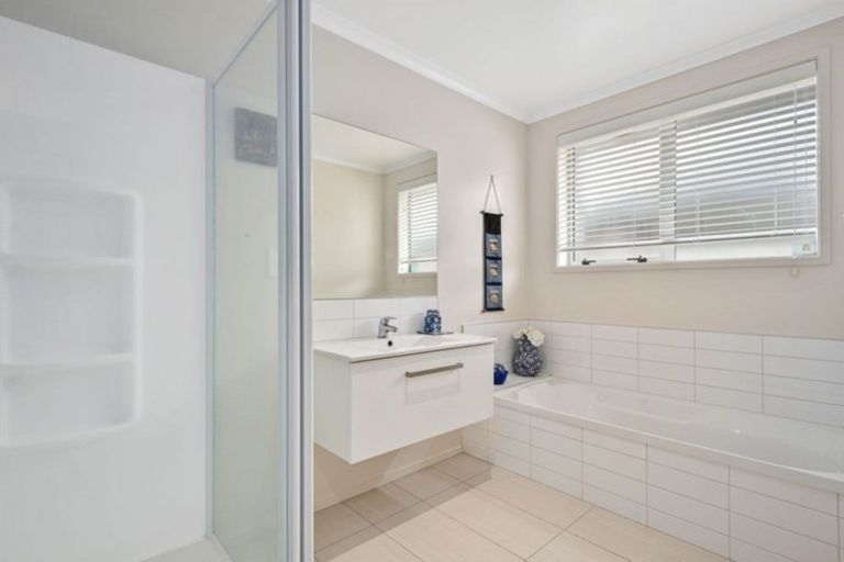 Photo of property in 15 Seashell Drive, Papamoa Beach, Papamoa, 3118