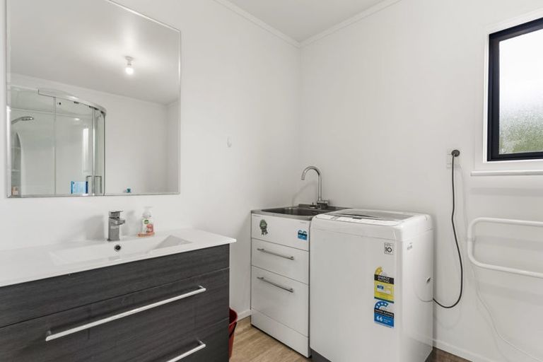 Photo of property in 12 Gloria Avenue, Te Atatu Peninsula, Auckland, 0610