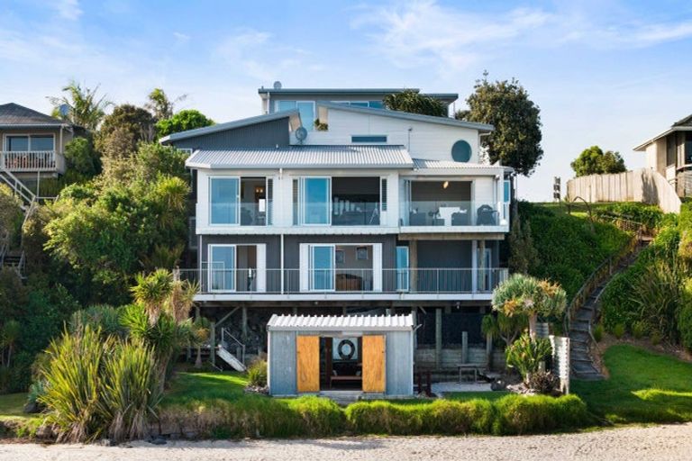 Photo of property in 109a Torkar Road, Clarks Beach, 2122