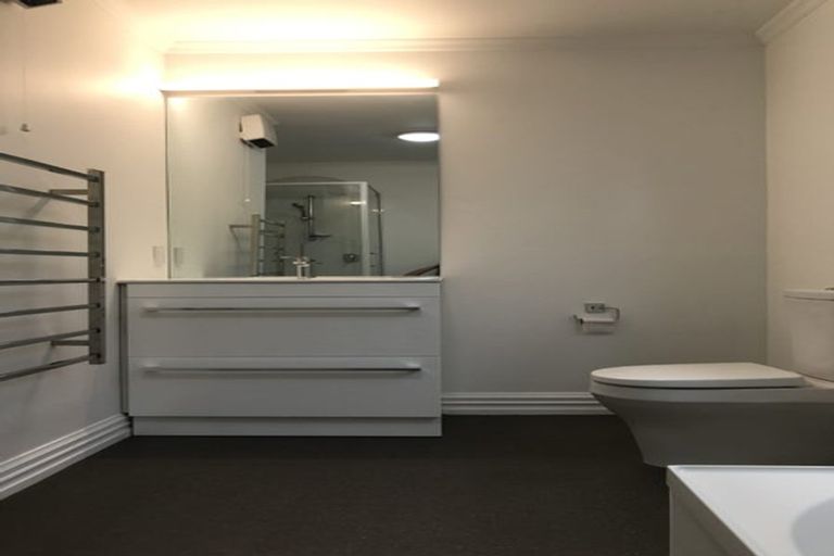 Photo of property in 21 Dorking Road, Brooklyn, Wellington, 6021