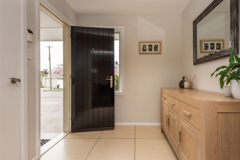 Photo of property in 28 Woodford Terrace, Ilam, Christchurch, 8053