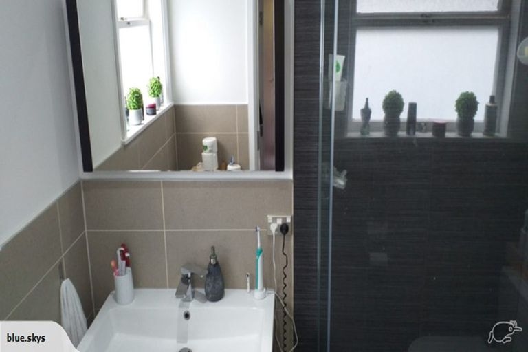 Photo of property in 53 Cliff View Drive, Green Bay, Auckland, 0604