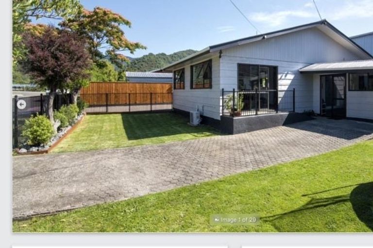Photo of property in 17 Market Street, Picton, 7220