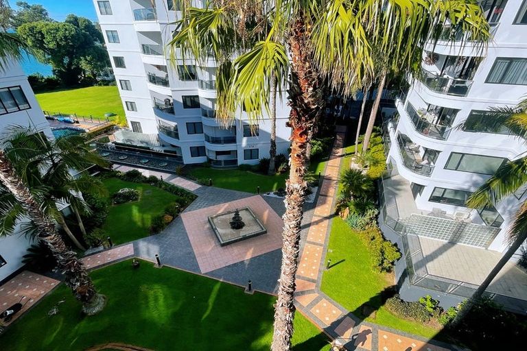 Photo of property in 4g/175 Hurstmere Road, Takapuna, Auckland, 0622