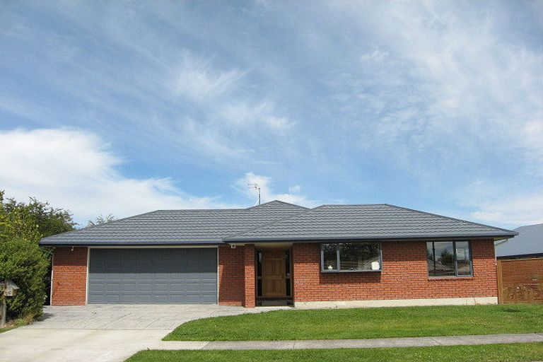 Photo of property in 17 Milesbrook Close, Rangiora, 7400