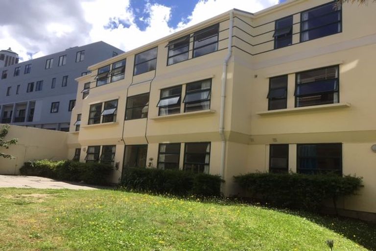 Photo of property in Te Awhina Apartments, 26/22 Sussex Street, Mount Cook, Wellington, 6021