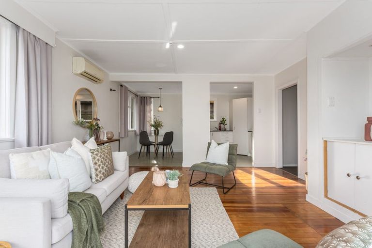 Photo of property in 2 Mapplebeck Street, Titahi Bay, Porirua, 5022