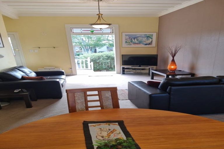 Photo of property in 9 Hastings Parade, Devonport, Auckland, 0624