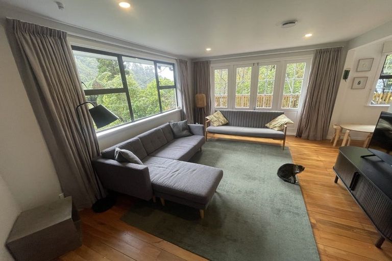 Photo of property in 155 Pinehaven Road, Pinehaven, Upper Hutt, 5019