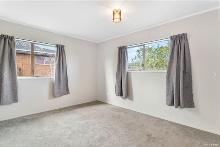 Photo of property in 2/72 Onewa Road, Northcote Point, Auckland, 0627