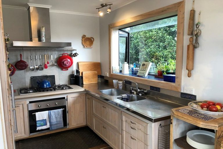 Photo of property in 17a Scott Road, Stanmore Bay, Whangaparaoa, 0932