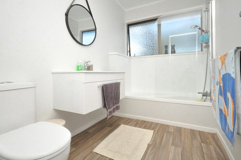 Photo of property in 4 Wesleydale Place, Papakura, 2110