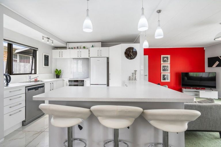 Photo of property in 12 Third Avenue, Avenues, Whangarei, 0110