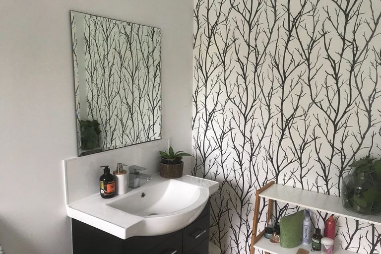 Photo of property in 4 Highland Avenue, Titirangi, Auckland, 0604