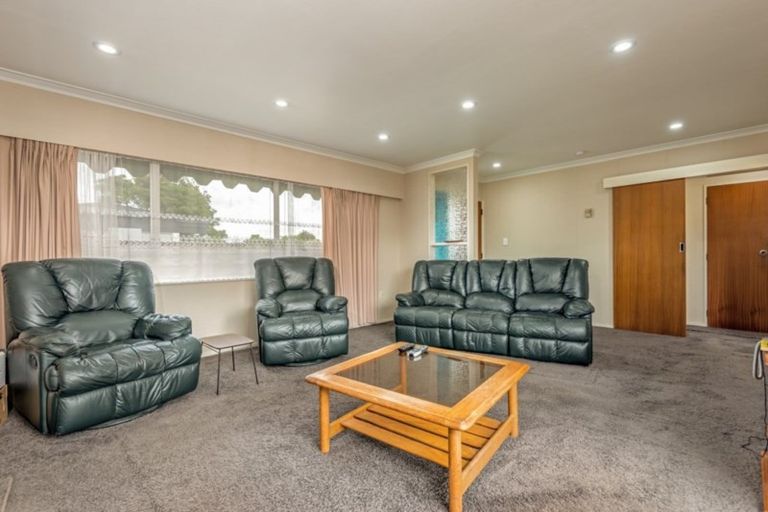 Photo of property in 10 Hollows Crescent, Takaro, Palmerston North, 4412