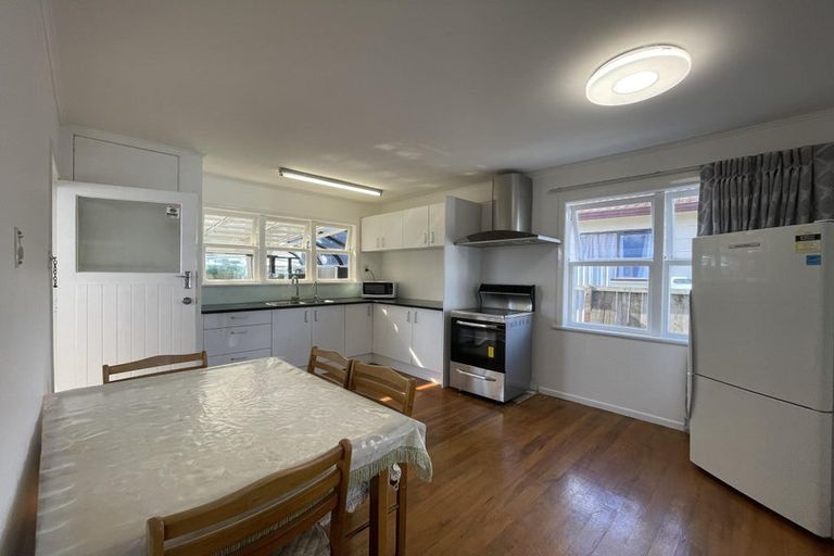 Photo of property in 11 Edgewater Drive, Pakuranga, Auckland, 2010