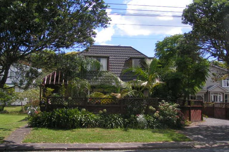 Photo of property in 1/22 Alfred Street, Northcote Point, Auckland, 0627
