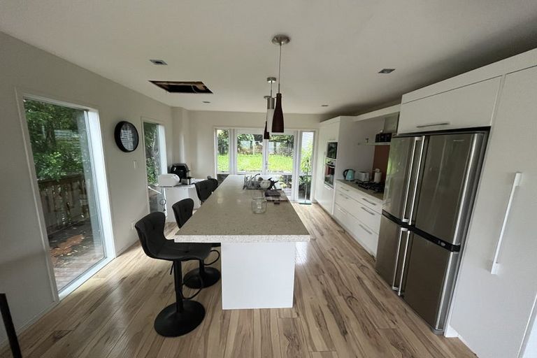 Photo of property in 132 Kittiwake Drive, Schnapper Rock, Auckland, 0632