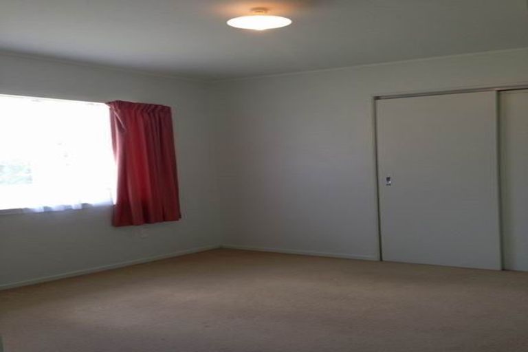 Photo of property in 10 Barron Drive, Green Bay, Auckland, 0604