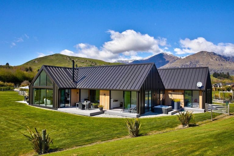 Photo of property in 2 Ayrshire Lane, Speargrass Flat, Queenstown, 9371